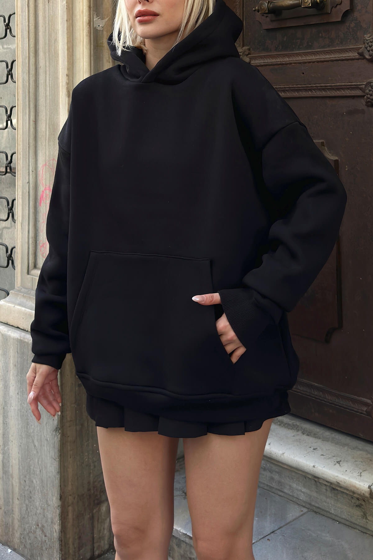 Siyah Kanguru Cepli Şardonlu Oversize Sweatshirt
