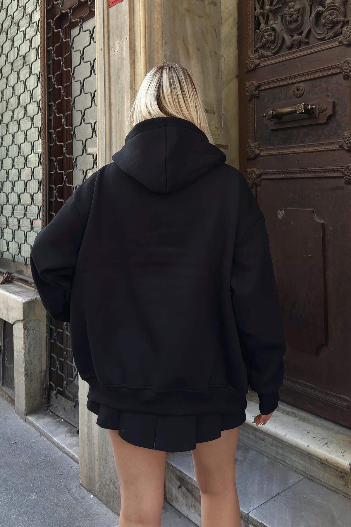 Siyah Kanguru Cepli Şardonlu Oversize Sweatshirt